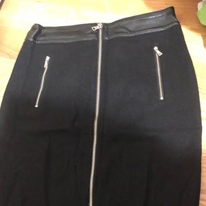 Black Sleek Front Zip Pencil Skirt